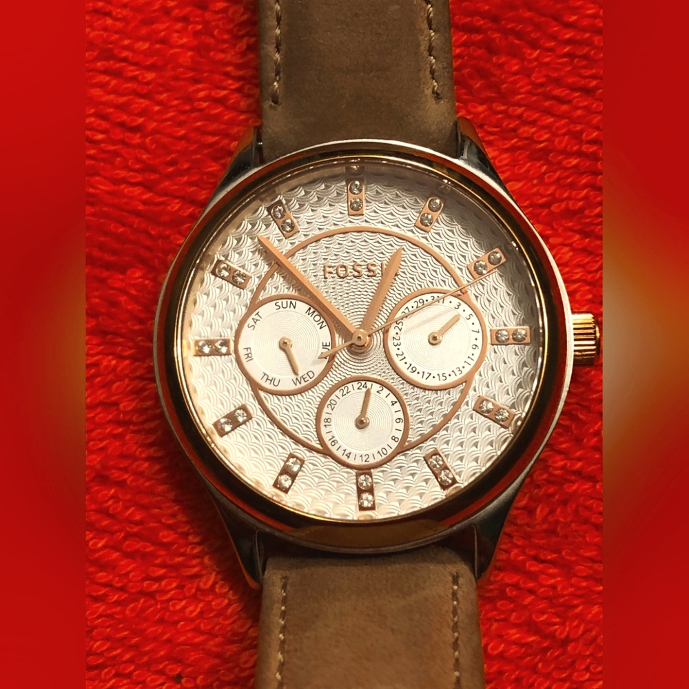 (619)Fossil Watch Women Rose Gold Silver Two Tone Day Date Leather Band